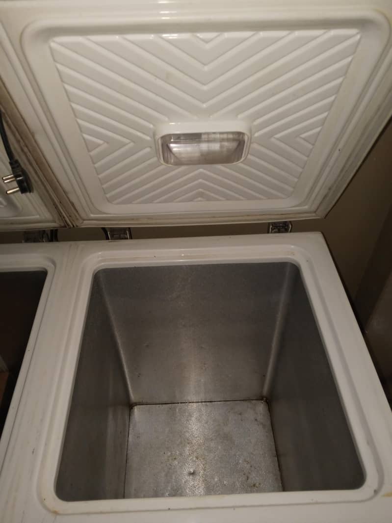 Frizer 2 Door 8