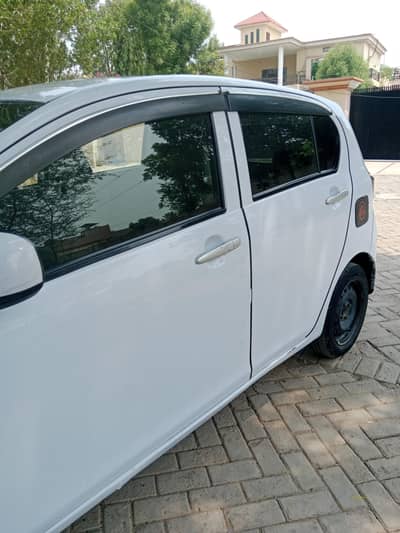 Daihatsu Mira 2017