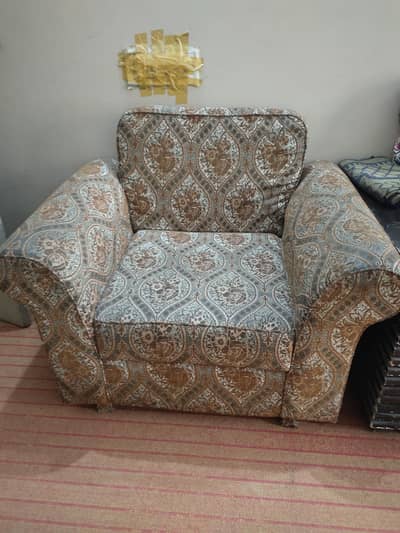 Sofa set, 3 seater sofa 2 sofa chairs, in used condition for sale