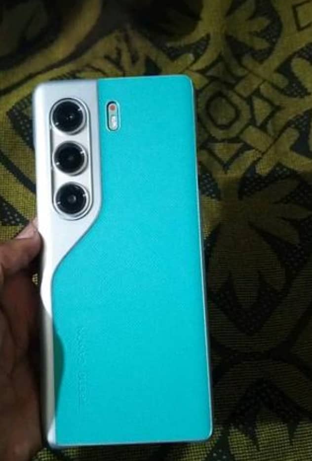 Tecno CAMON 40 Pro 0