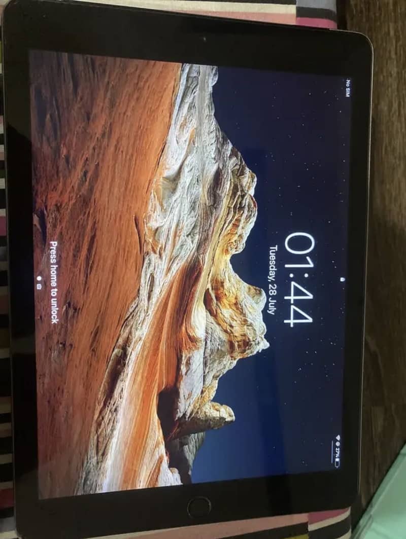 Ipad 5th generation condition 10/10 1