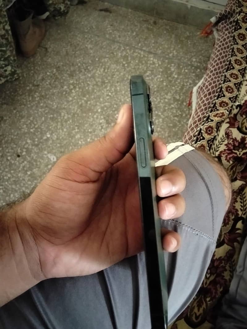 Apple iPhone 13 Pro Max 2
