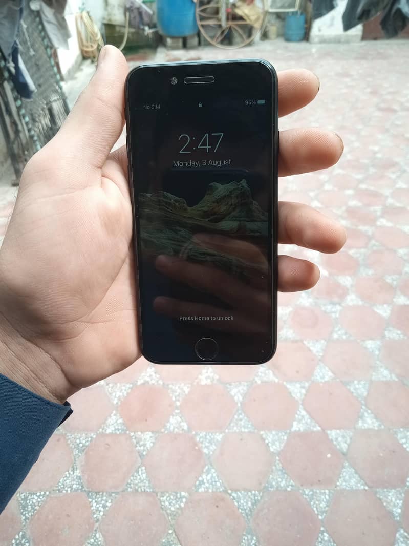 Apple iPhone 7 1