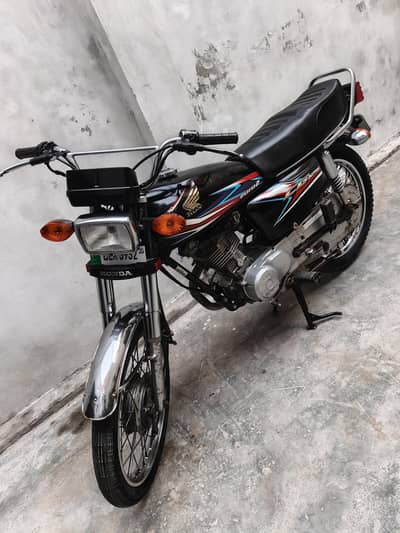 Honda 125 model 19 Black colour complete documents