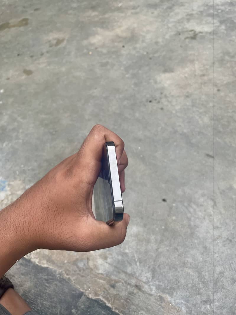 Apple iPhone 12 Pro 4