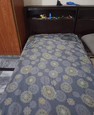 single bed with matress