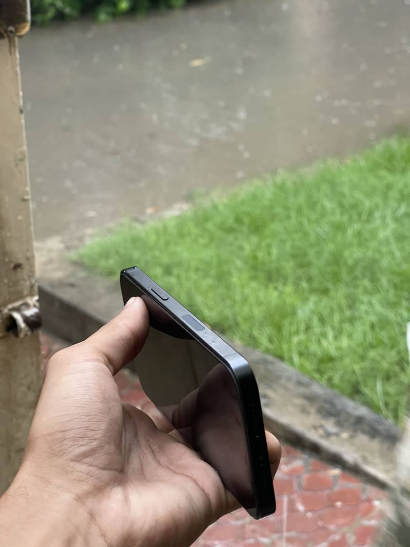 Apple iPhone 13 2