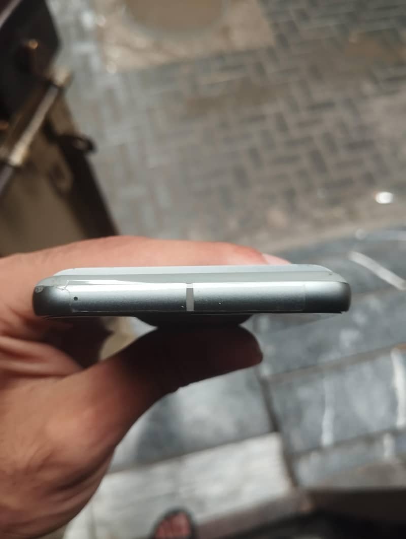 Google Pixel 8 4
