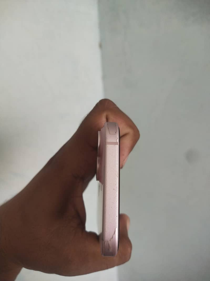 Apple iPhone 15 4