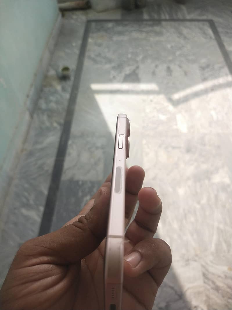 Apple iPhone 15 5