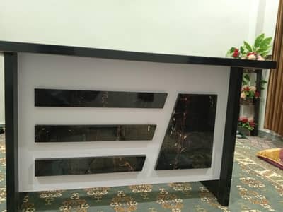 OFFICE/COMPUTER TABLE