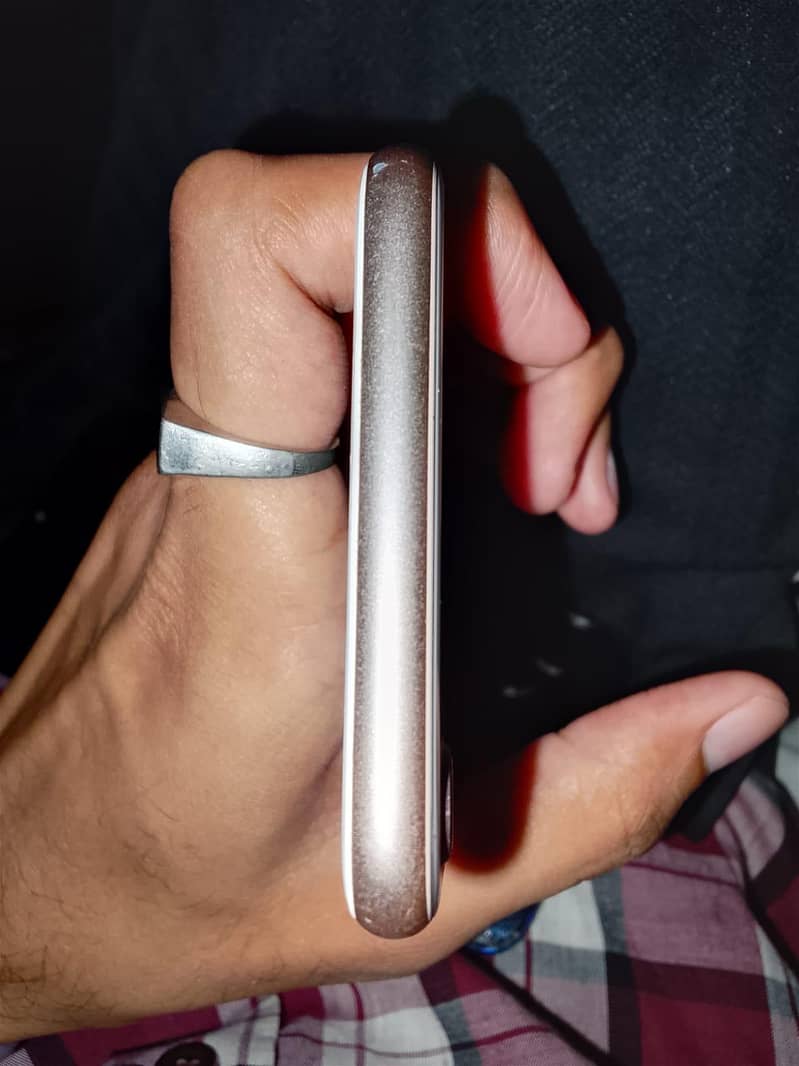 Apple iPhone 8 1