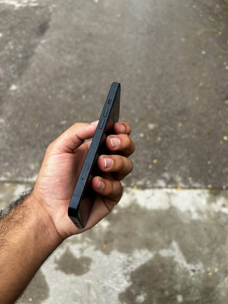 Apple iPhone 13 4