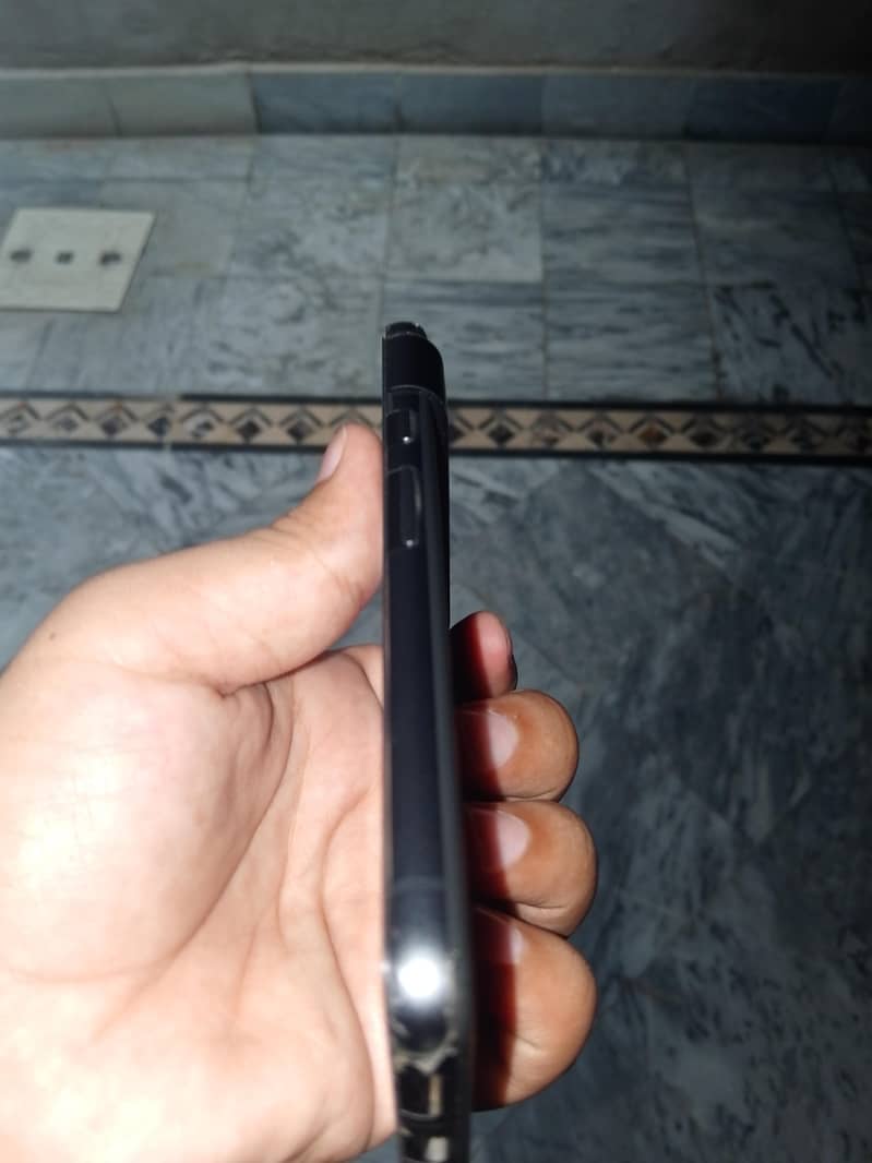 Google Pixel 8 4