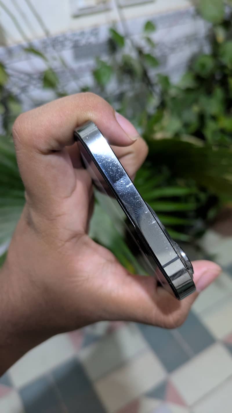 Apple iPhone 13 Pro Max 4