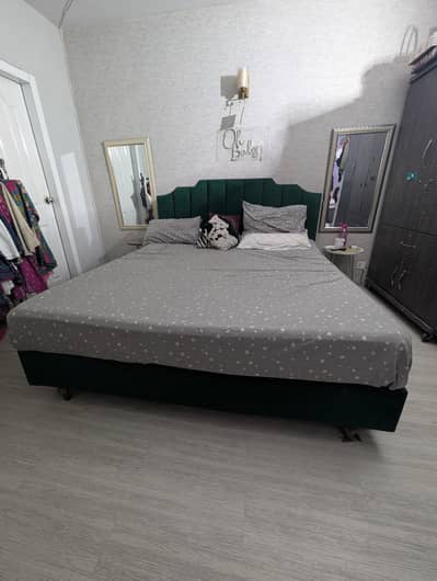 Queen Size bed For sale/King Size bed/Bed for sale/Bed set/Furniture