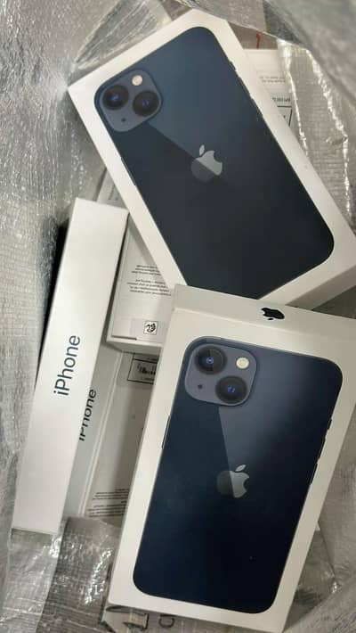 Apple iPhone 13 box pack