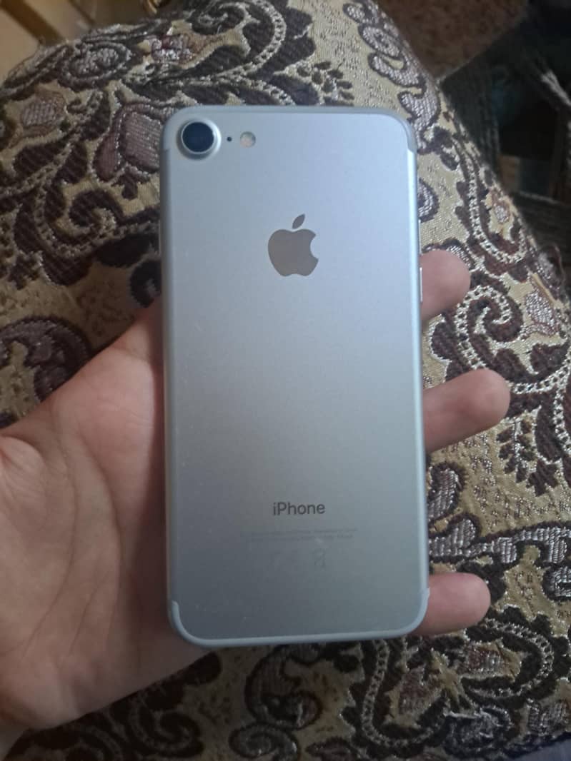 Apple iPhone 7 0