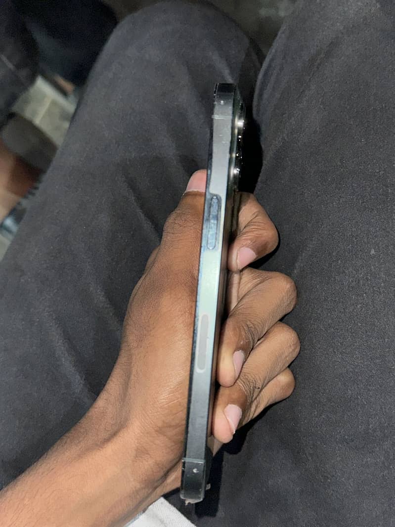 Apple iPhone 13 Pro 2