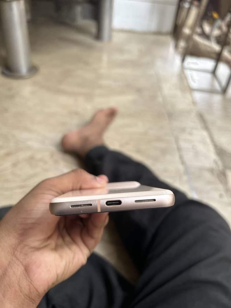 Google Pixel 8 5