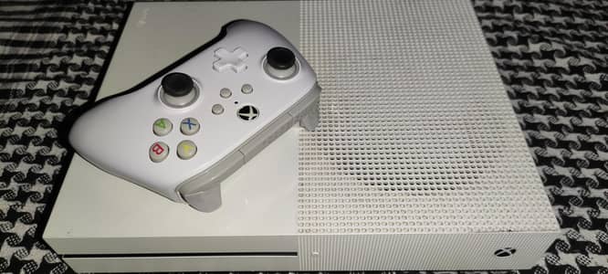 Xbox one s 500 Gb - Condition 10/10