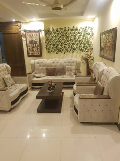 Par Day and short Time One and Two BeD Room appaertment Available for rent Bahria Town Phase 4 and 6 Empire Heights 2 family apartment any time available