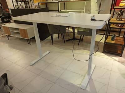 Height Adjustable/Standing Desk