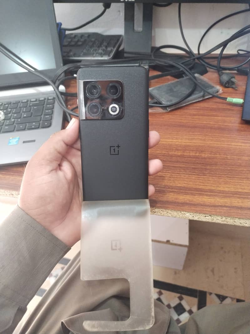 One Plus 10 Pro 1