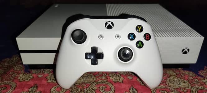 Xbox One S Disc + Digital 1TB + 1 Controller - 4k HDR Supported