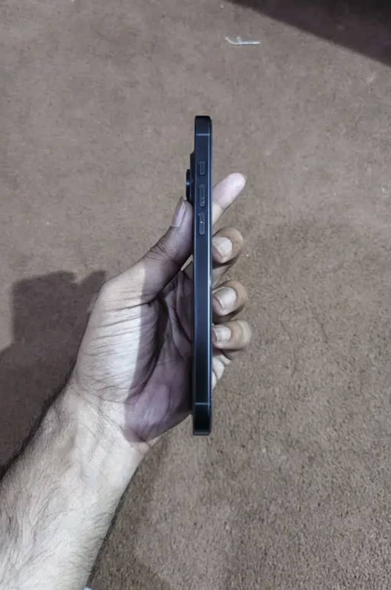 iphone 16 pro max 1