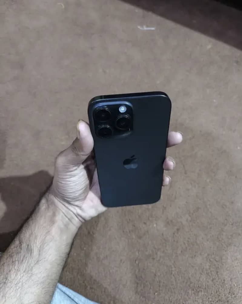 iphone 16 pro max 4