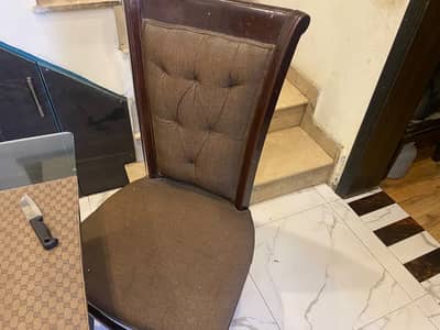 100% wood dining table in good condition perfect for family use