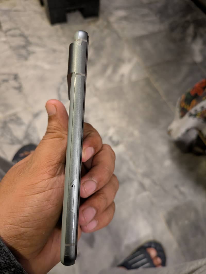 Google Pixel 8 4