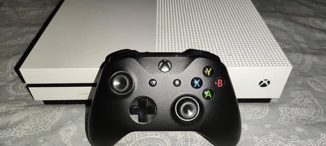 Xbox One S Disc + Digital 512 GB + 1 Controller - 4k HDR Supported