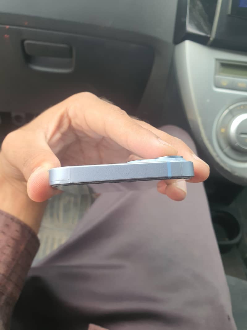 Apple iPhone 14 3