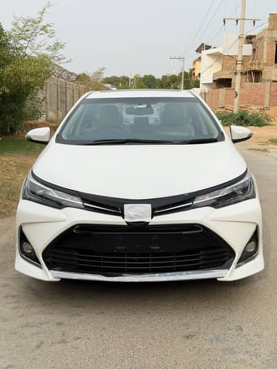 Toyota Corolla Altis Grande X 1.8 beige interior