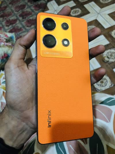Infinix Note 30 RAm 8) GB 256 box nahi hai chergR hai