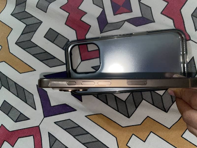 Apple iPhone 16 Pro 2