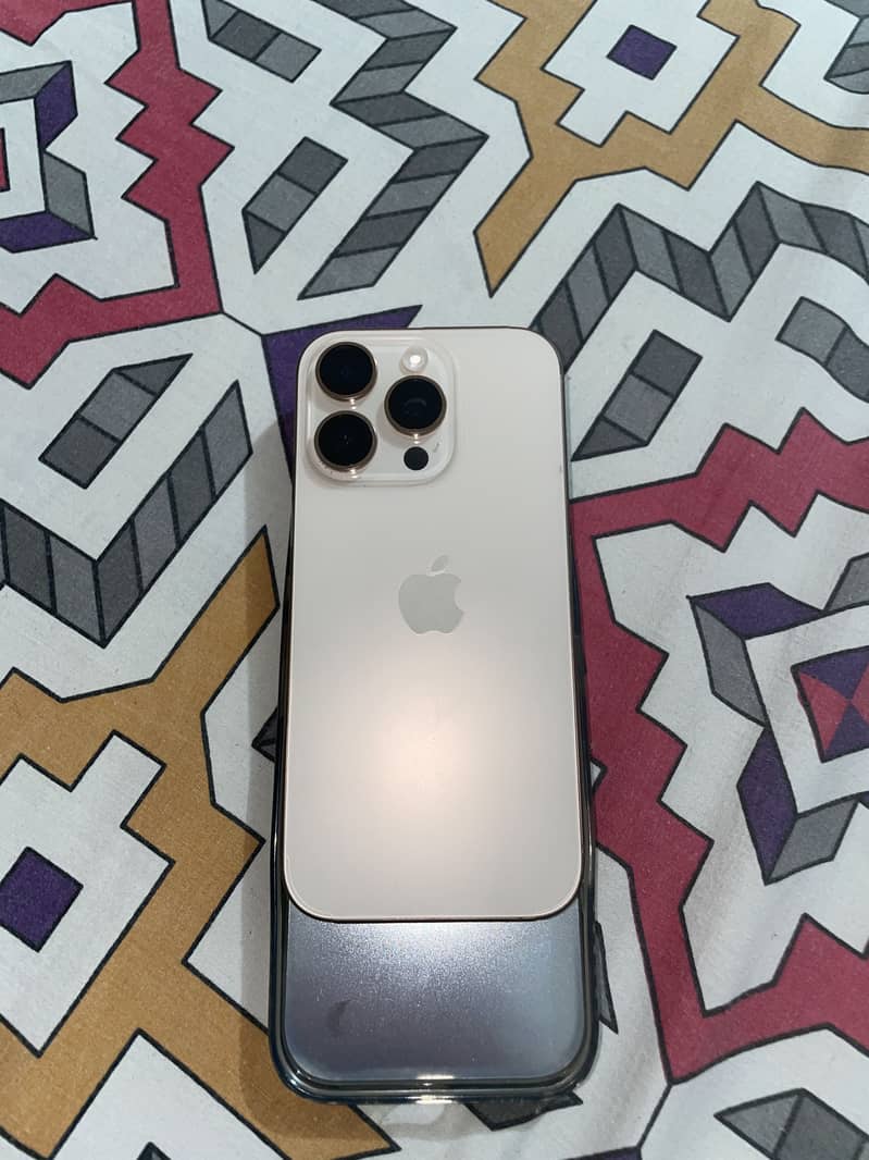 Apple iPhone 16 Pro 4