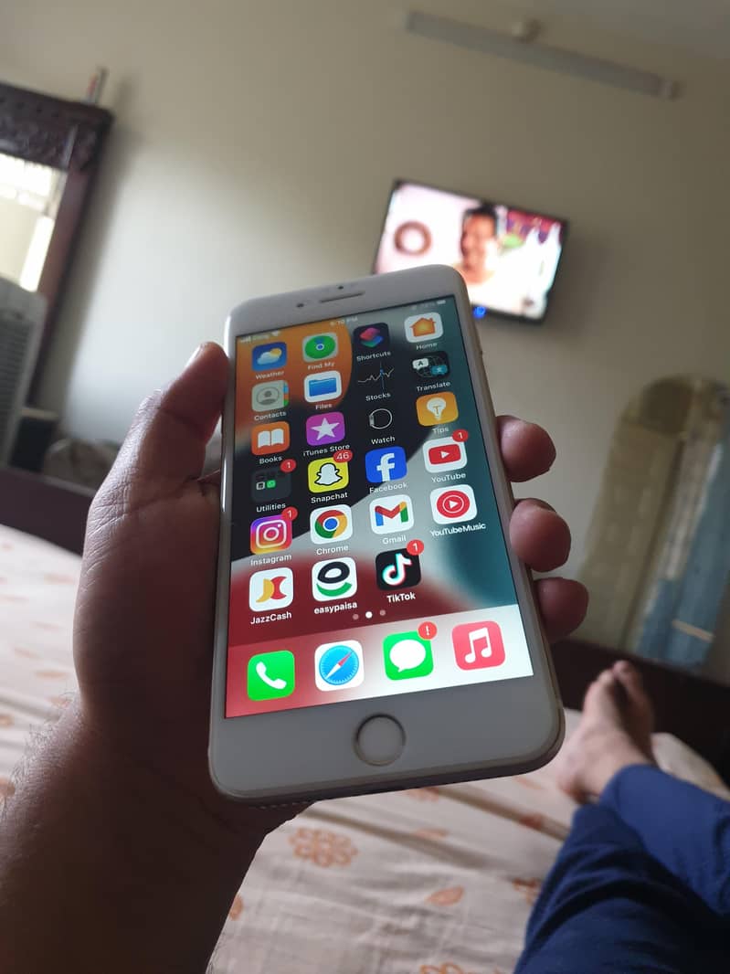 Apple iPhone 7 Plus 0