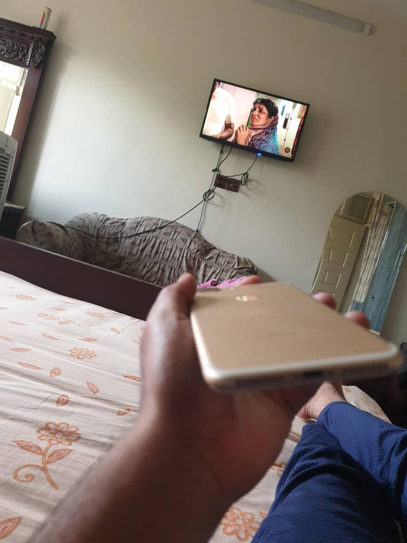 Apple iPhone 7 Plus 2