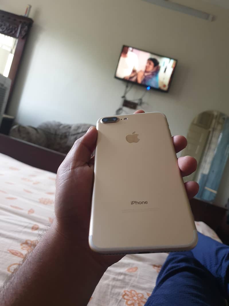 Apple iPhone 7 Plus 3
