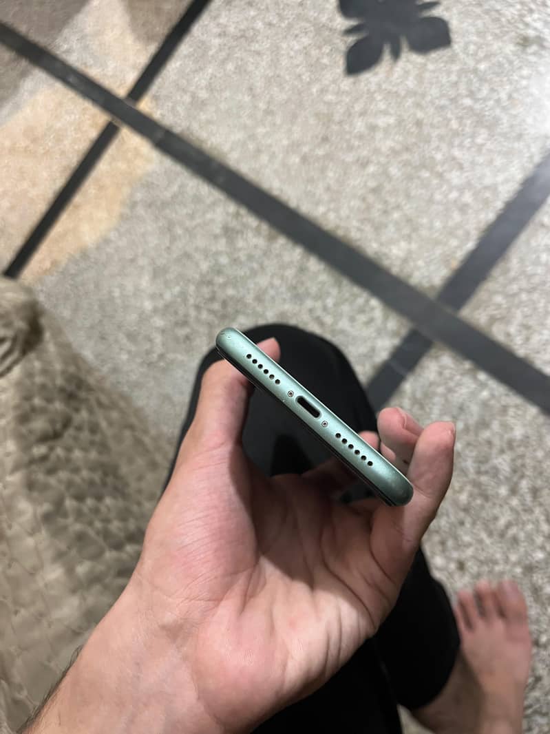 Apple iPhone 11 3