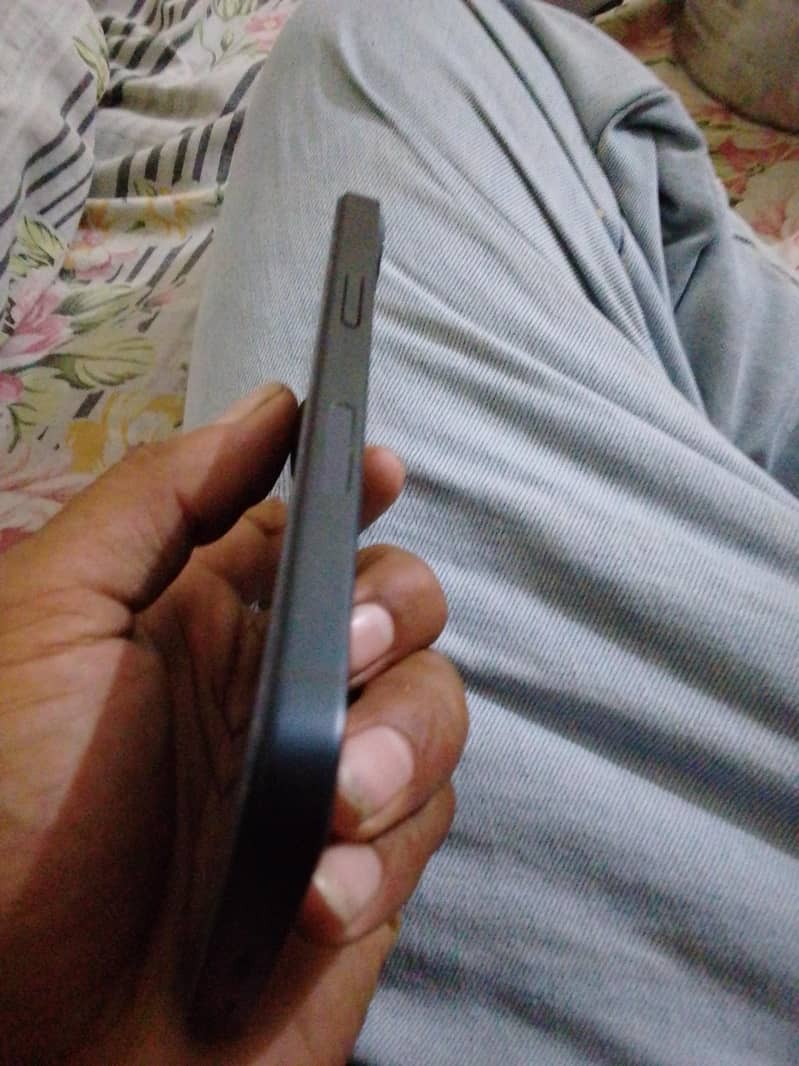 Apple iPhone 13 3