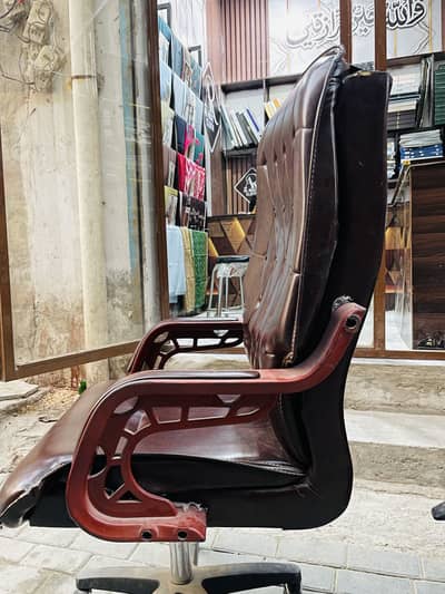Boss chair used