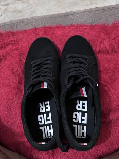 TOMMY HILFIGER SNEEKER UK IMPORTED UK  8 Brand new 03125868152