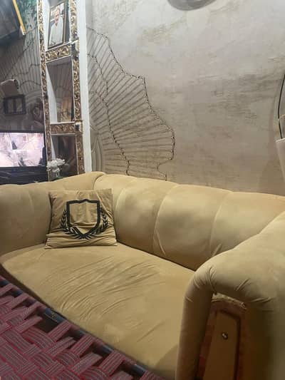 beautiful sofas in best condition