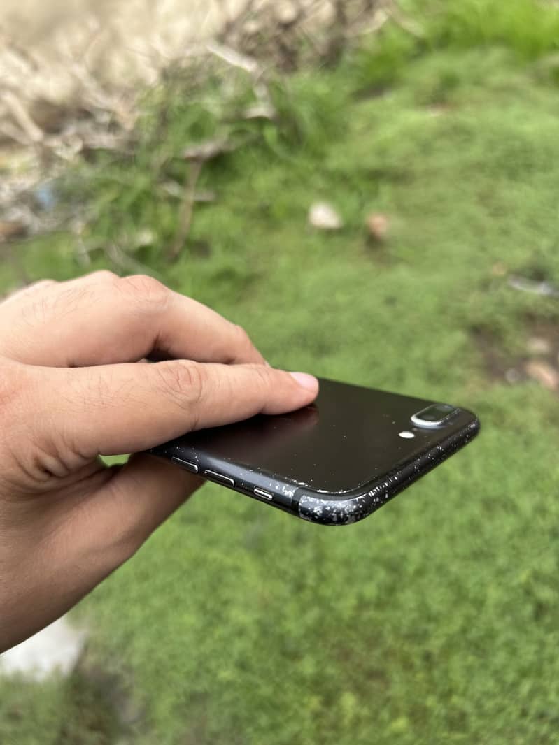 Apple iPhone 7 Plus 5
