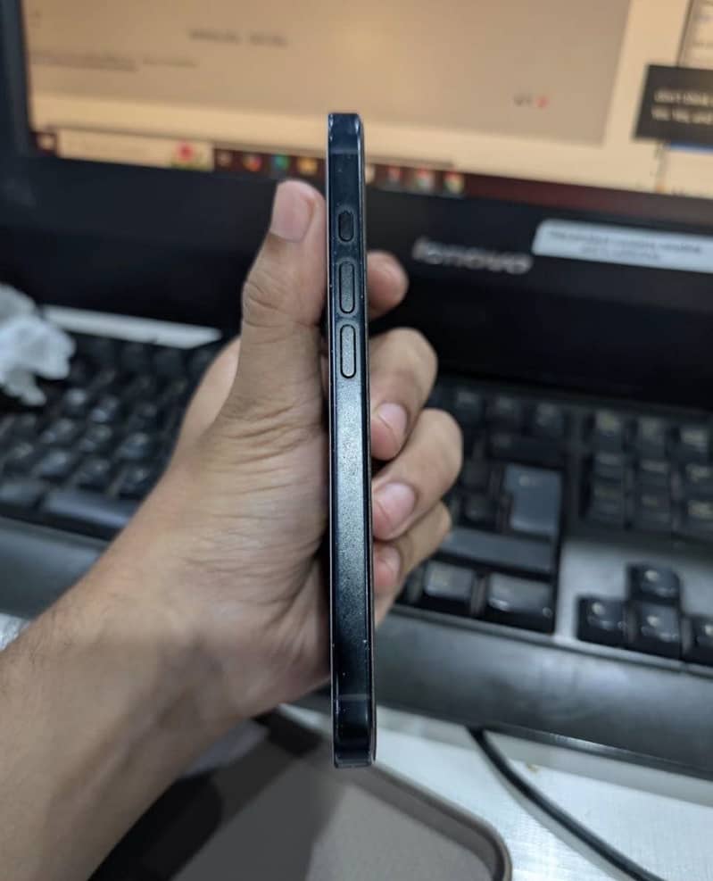 iPhone 16 jv 1