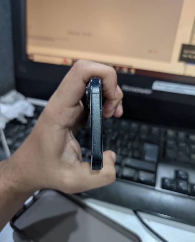 iPhone 16 jv 4